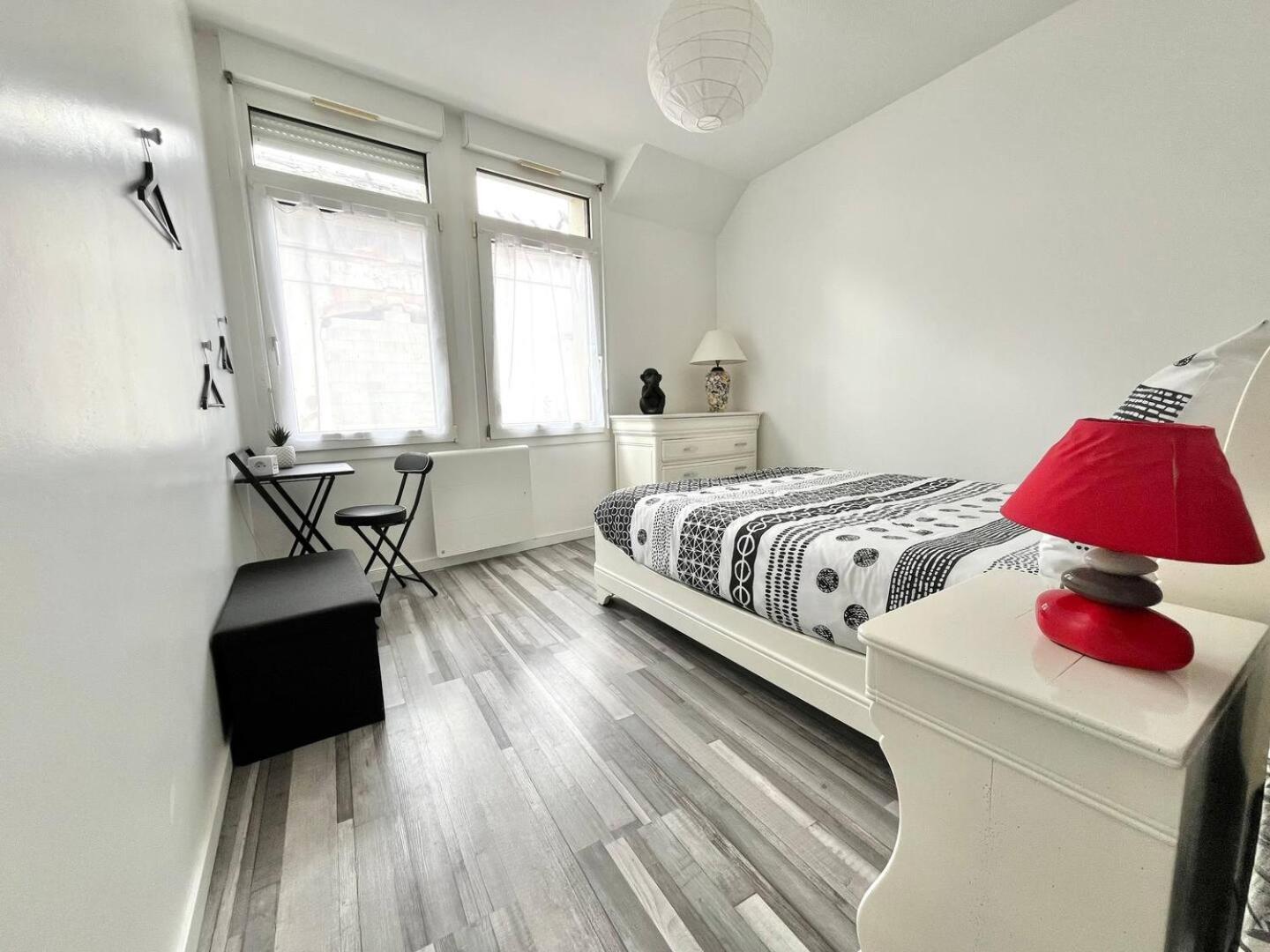 En Centre Apartment